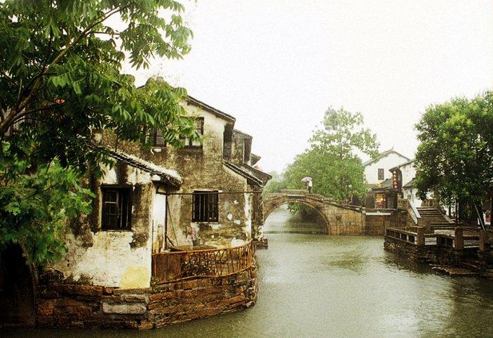 南方小土豆在哈尔滨吃烧烤遇东北小姐姐霸气买单,小土豆:来这还没吃过一个要钱的烧烤